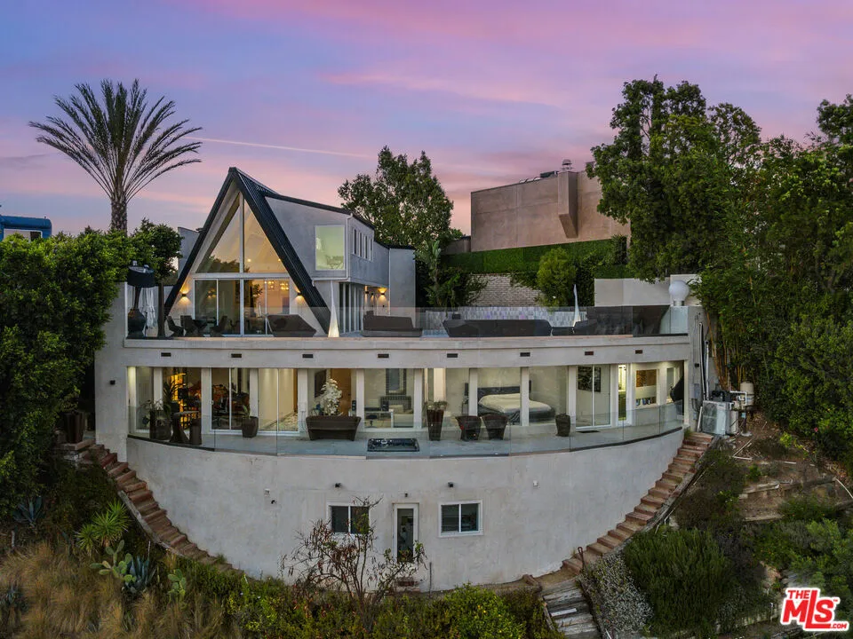 8460 Cole Crest Drive Los Angeles, CA 90046