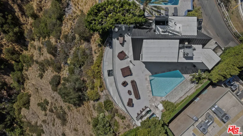 8460 Cole Crest Drive Los Angeles, CA 90046
