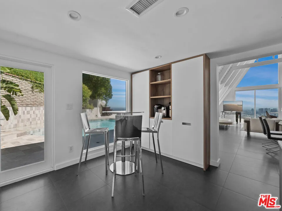 8460 Cole Crest Drive Los Angeles, CA 90046