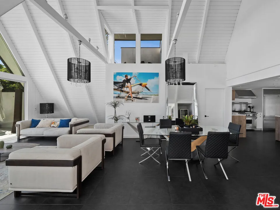 8460 Cole Crest Drive Los Angeles, CA 90046