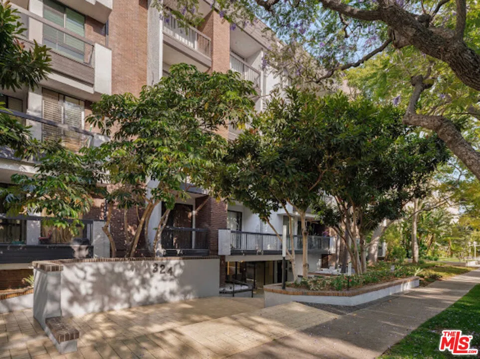 324 Palm Drive #307 Beverly Hills, CA 90210