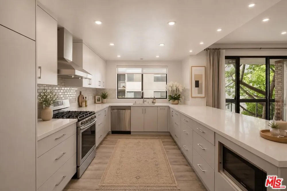 324 Palm Drive #307 Beverly Hills, CA 90210