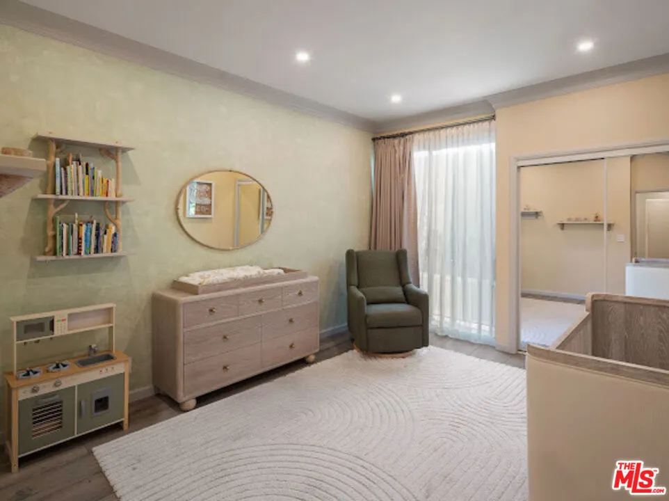 324 Palm Drive #307 Beverly Hills, CA 90210