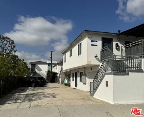 613 S Prairie Avenue #5
