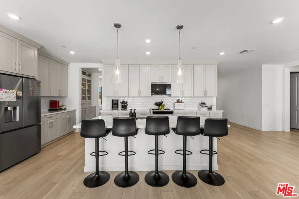 42831 Coronet Drive Lancaster, CA 93536