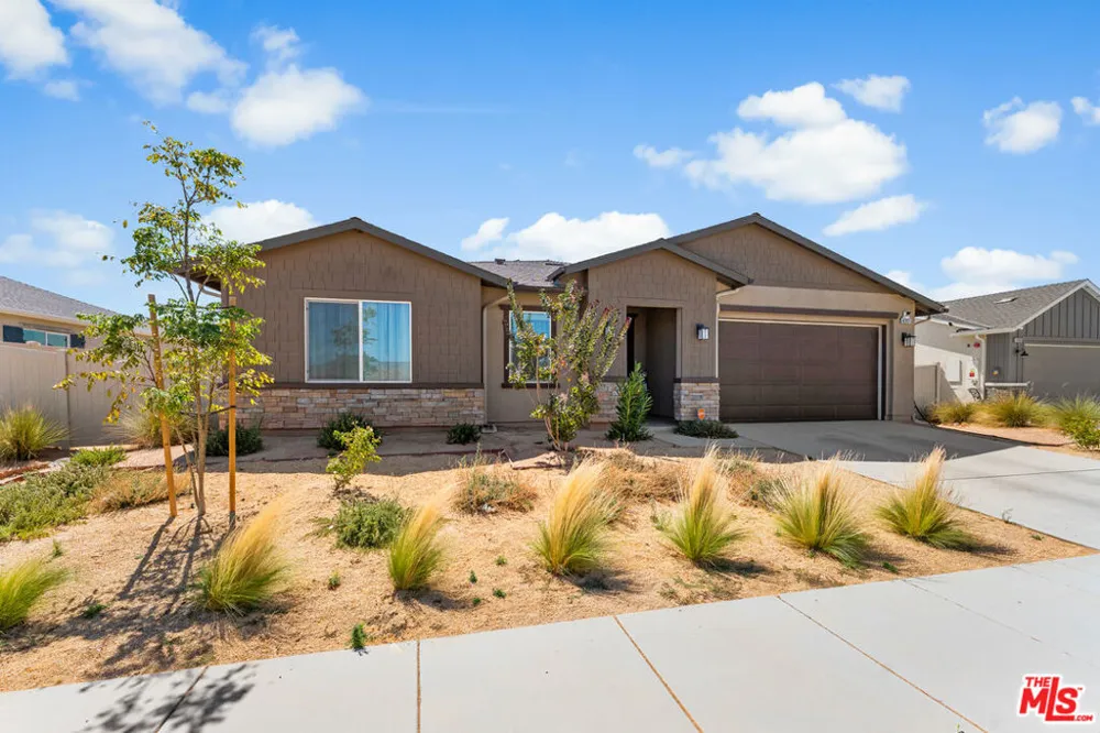 42831 Coronet Drive Lancaster, CA 93536
