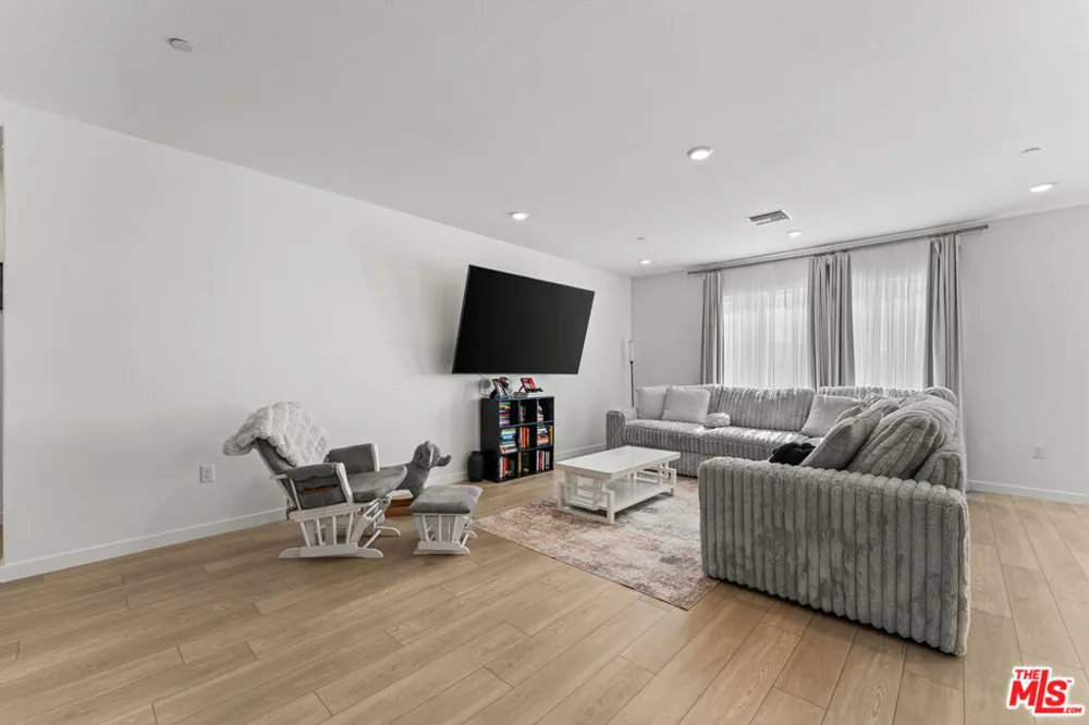 42831 Coronet Drive Lancaster, CA 93536