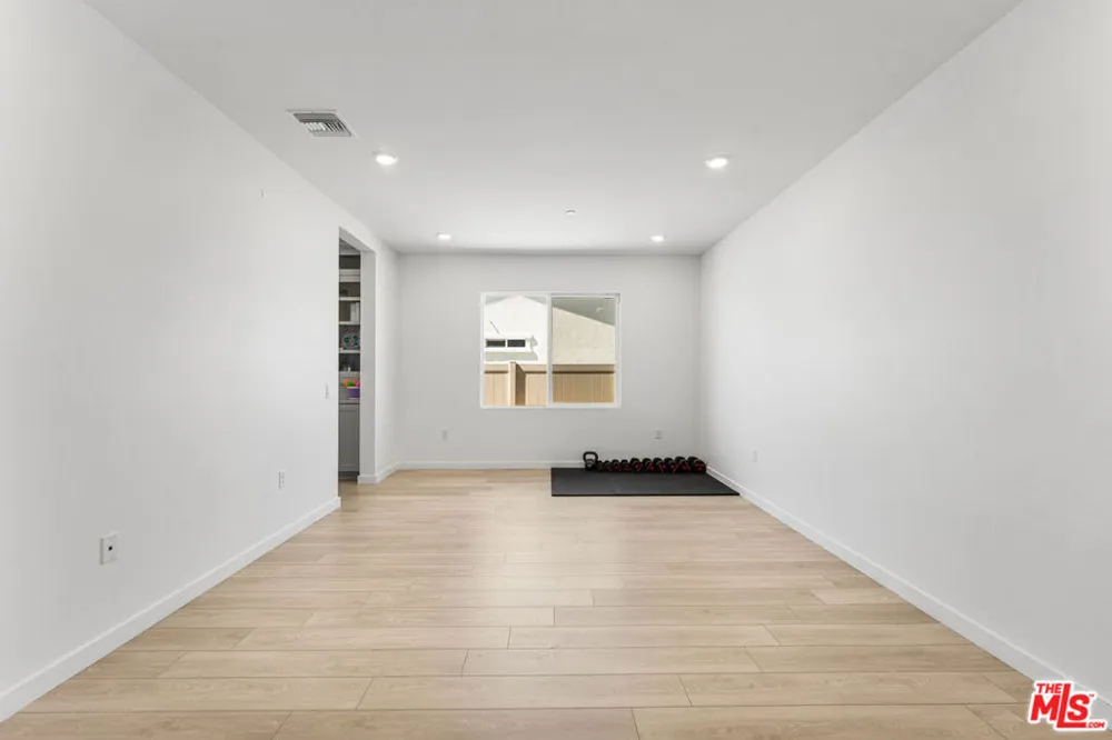 42831 Coronet Drive Lancaster, CA 93536