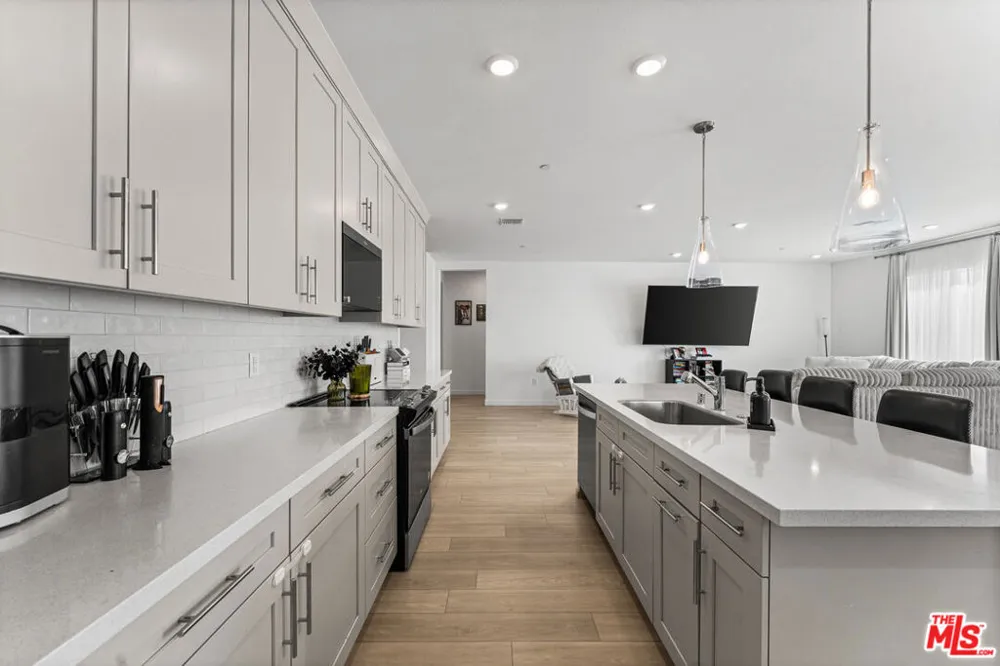 42831 Coronet Drive Lancaster, CA 93536