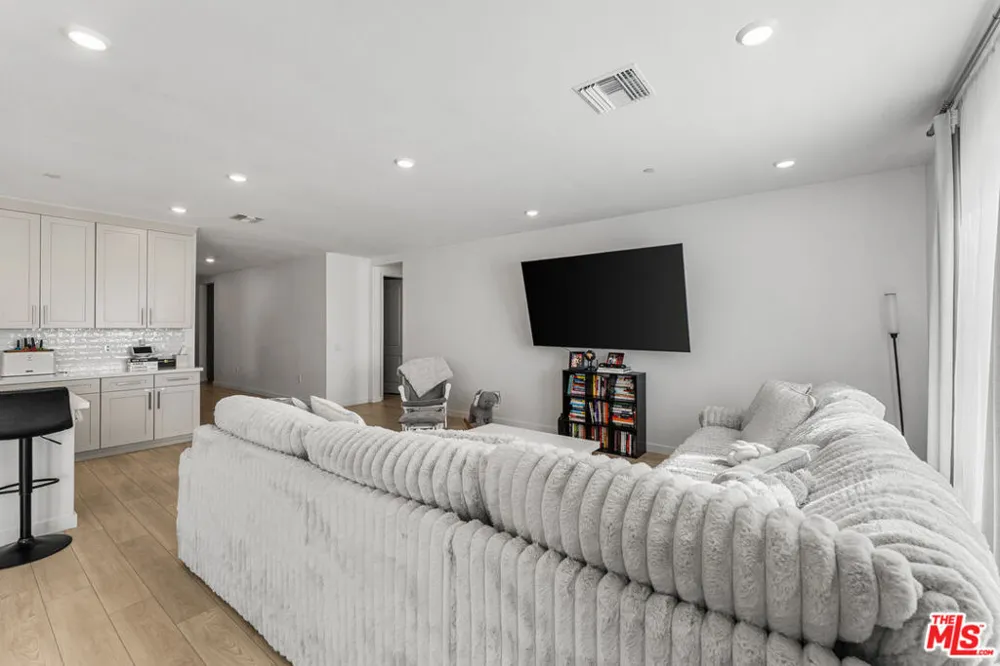 42831 Coronet Drive Lancaster, CA 93536