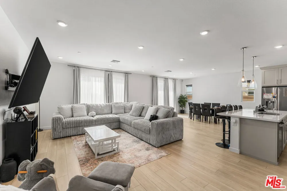 42831 Coronet Drive Lancaster, CA 93536