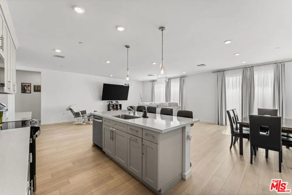 42831 Coronet Drive Lancaster, CA 93536