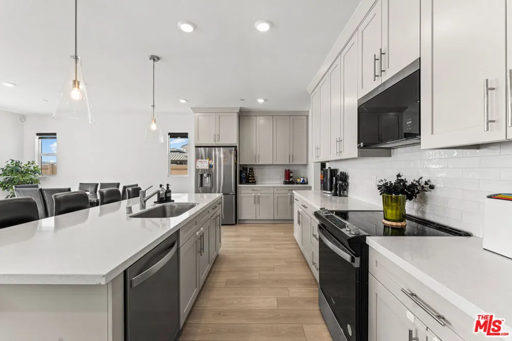 42831 Coronet Drive Lancaster, CA 93536