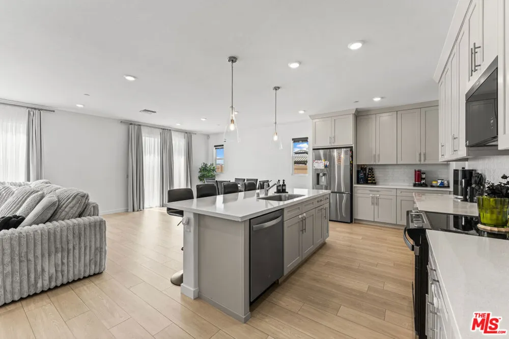 42831 Coronet Drive Lancaster, CA 93536