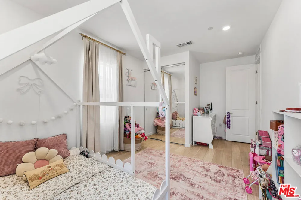 42831 Coronet Drive Lancaster, CA 93536