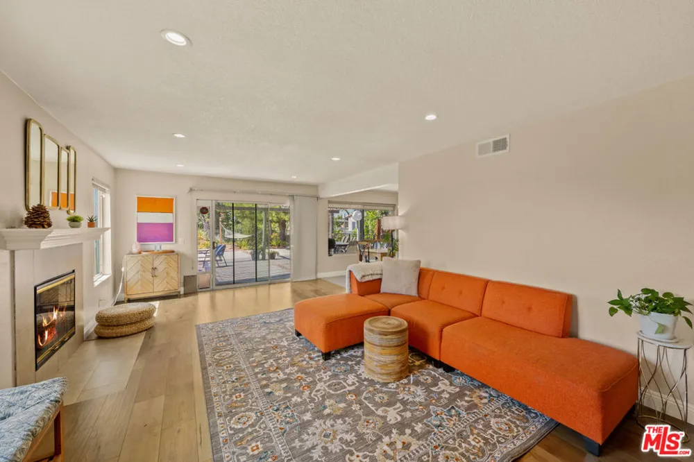 19220 Index Street #2 Porter Ranch, CA 91326