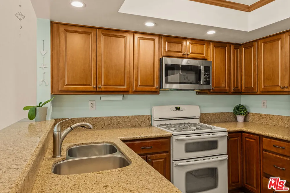 19220 Index Street #2 Porter Ranch, CA 91326