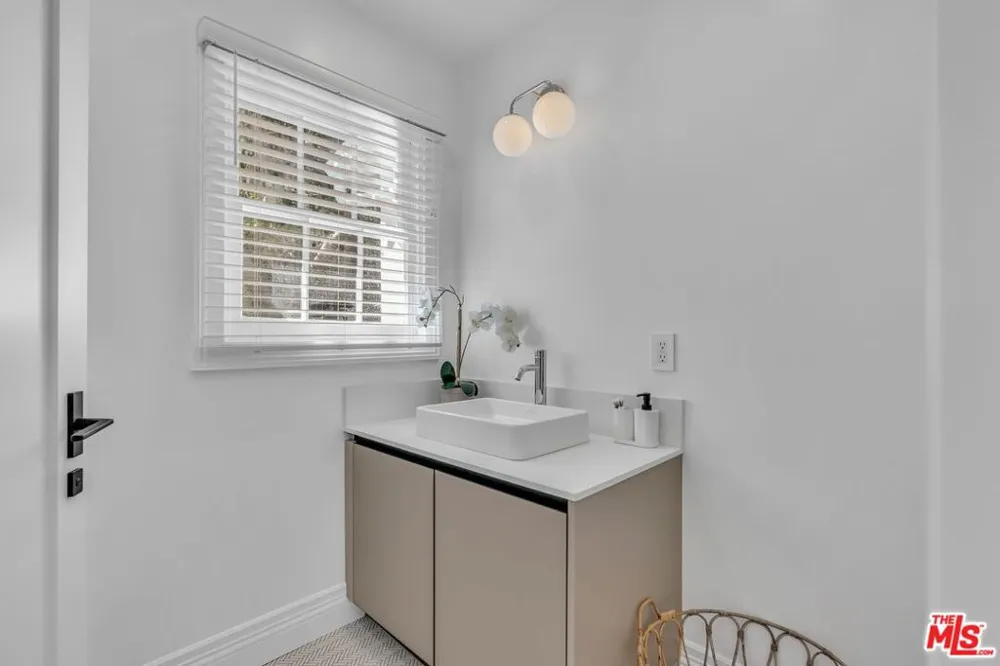 135 S Linden Drive Beverly Hills, CA 90212