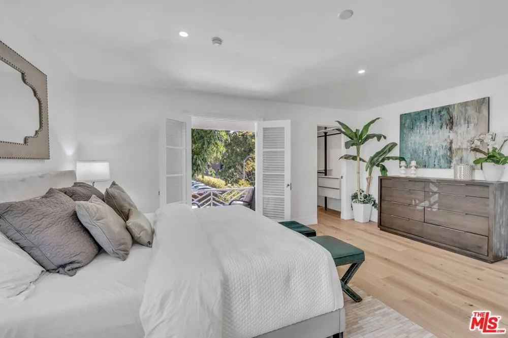 135 S Linden Drive Beverly Hills, CA 90212