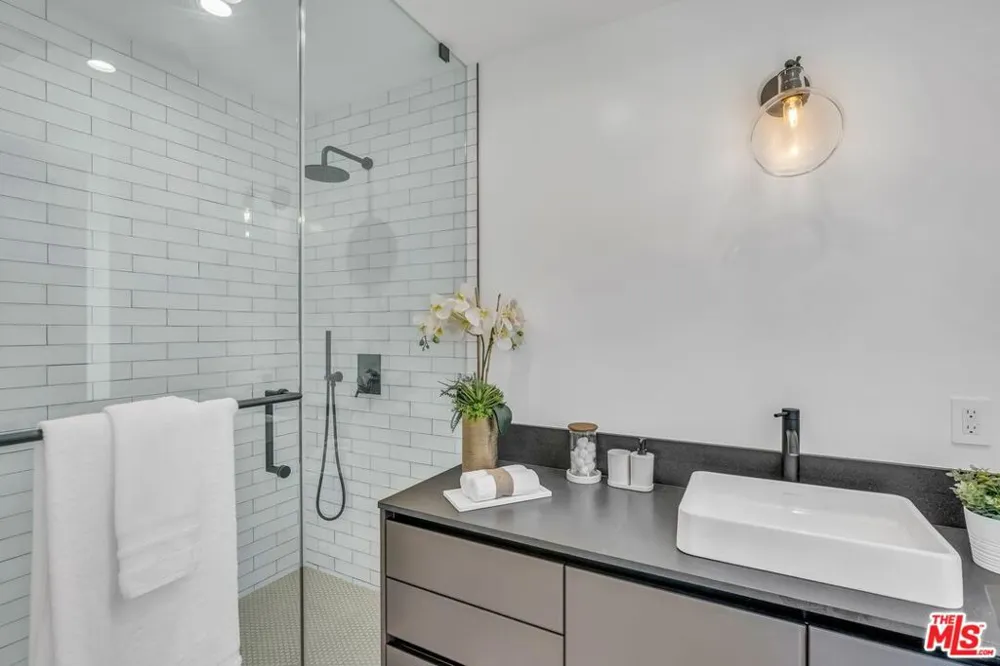 135 S Linden Drive Beverly Hills, CA 90212