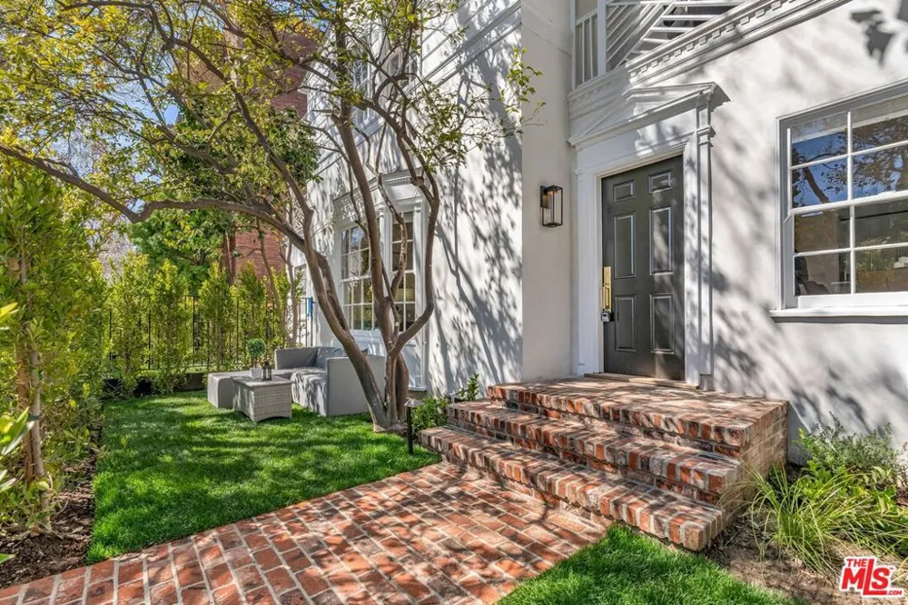 135 S Linden Drive Beverly Hills, CA 90212
