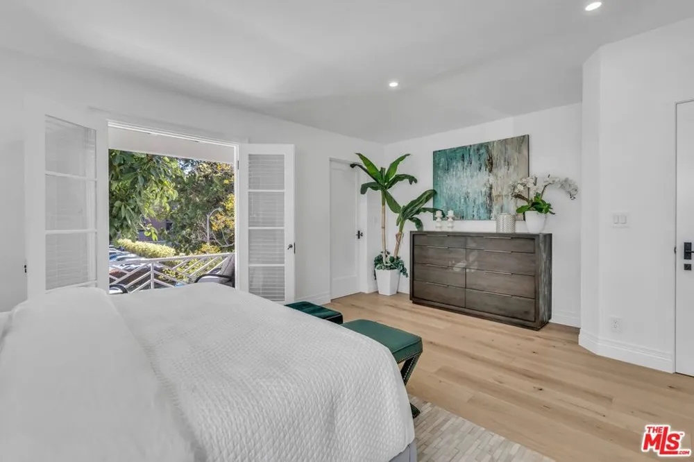 135 S Linden Drive Beverly Hills, CA 90212