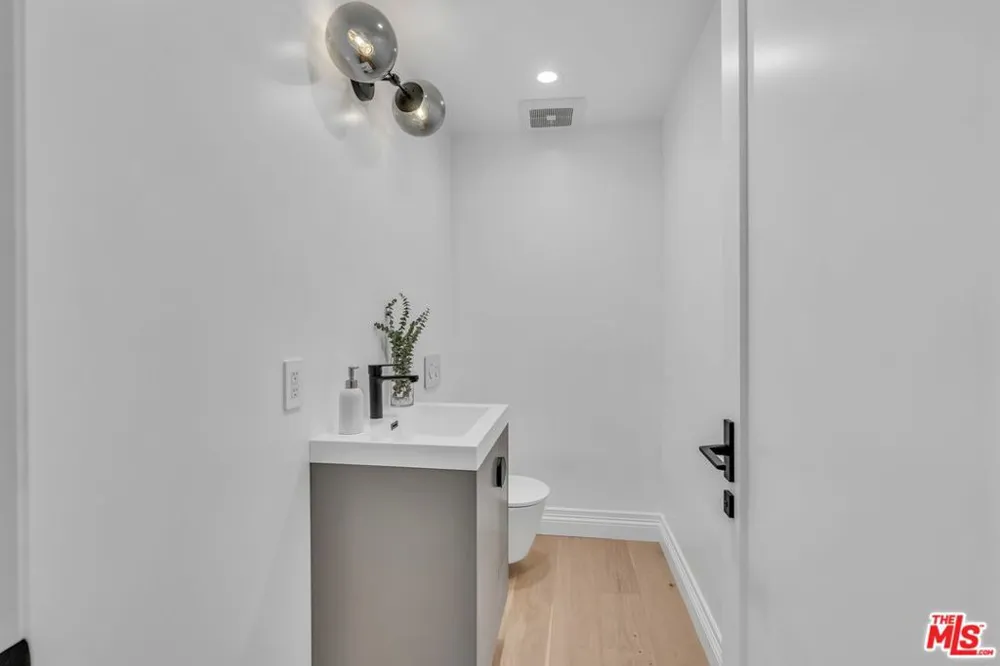 135 S Linden Drive Beverly Hills, CA 90212