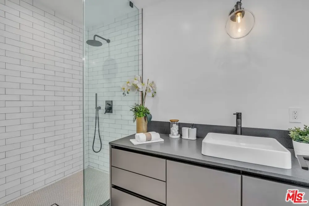 135 S Linden Drive Beverly Hills, CA 90212