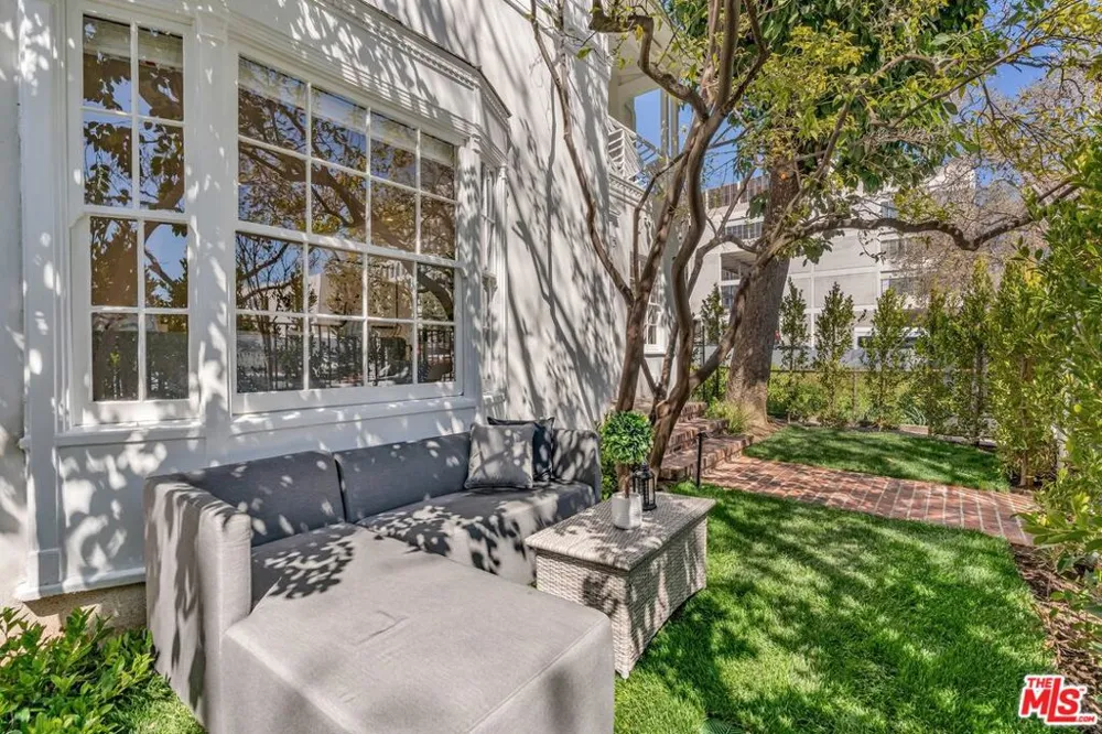 135 S Linden Drive Beverly Hills, CA 90212