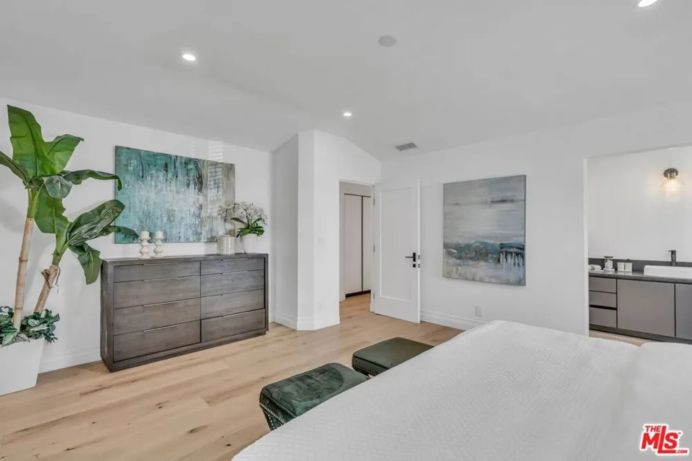 135 S Linden Drive Beverly Hills, CA 90212