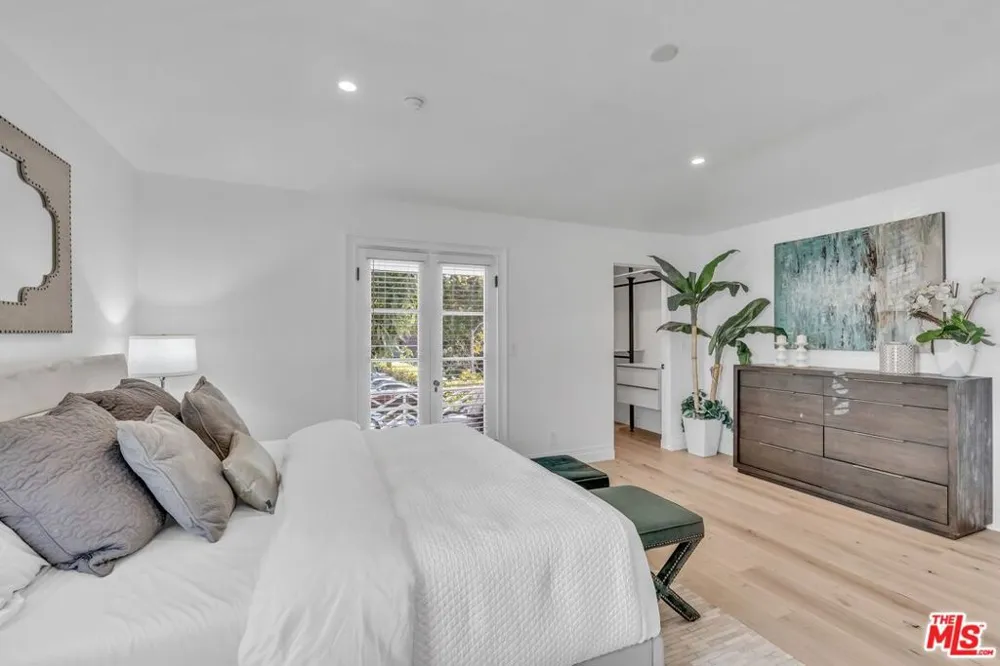 135 S Linden Drive Beverly Hills, CA 90212