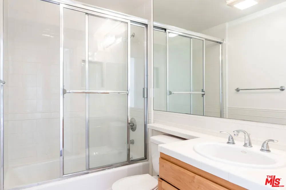 3328 OAKHURST AVENUE #206 Los Angeles, CA 90034