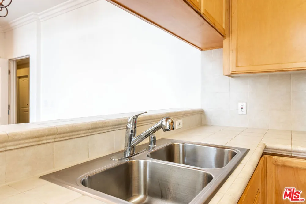 3328 OAKHURST AVENUE #206 Los Angeles, CA 90034