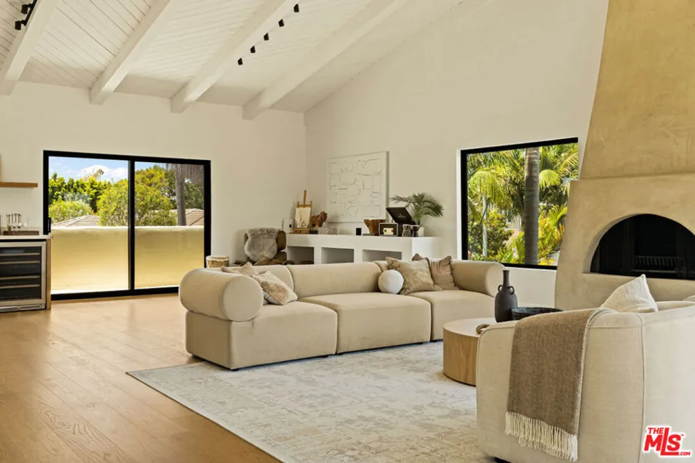 8140 Calabar Avenue Playa del Rey, CA 90293