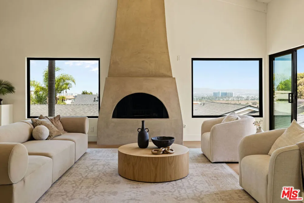 8140 Calabar Avenue Playa del Rey, CA 90293