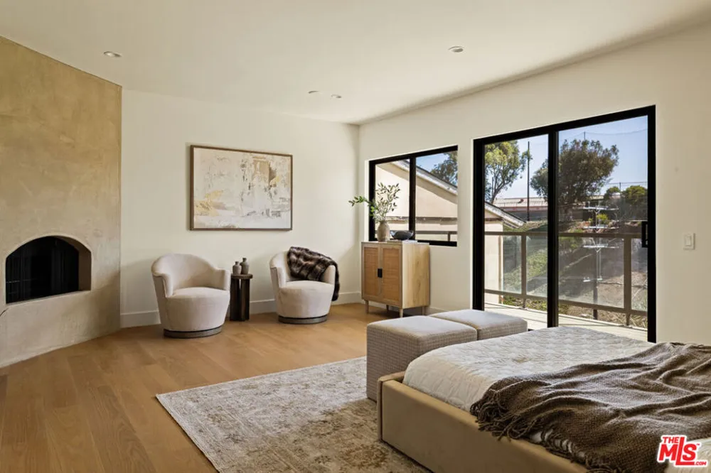 8140 Calabar Avenue Playa del Rey, CA 90293