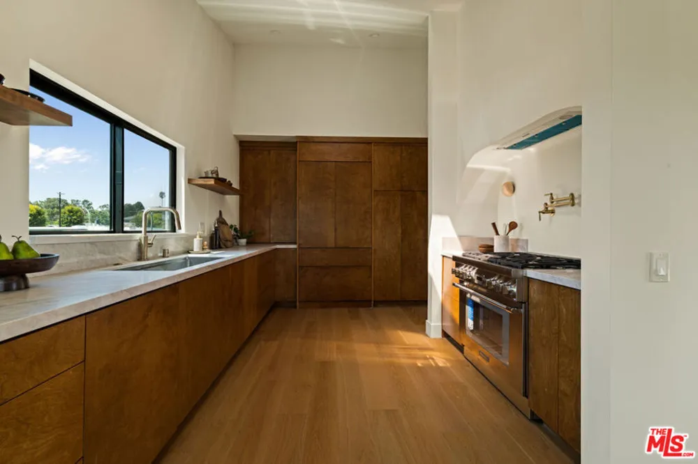 8140 Calabar Avenue Playa del Rey, CA 90293
