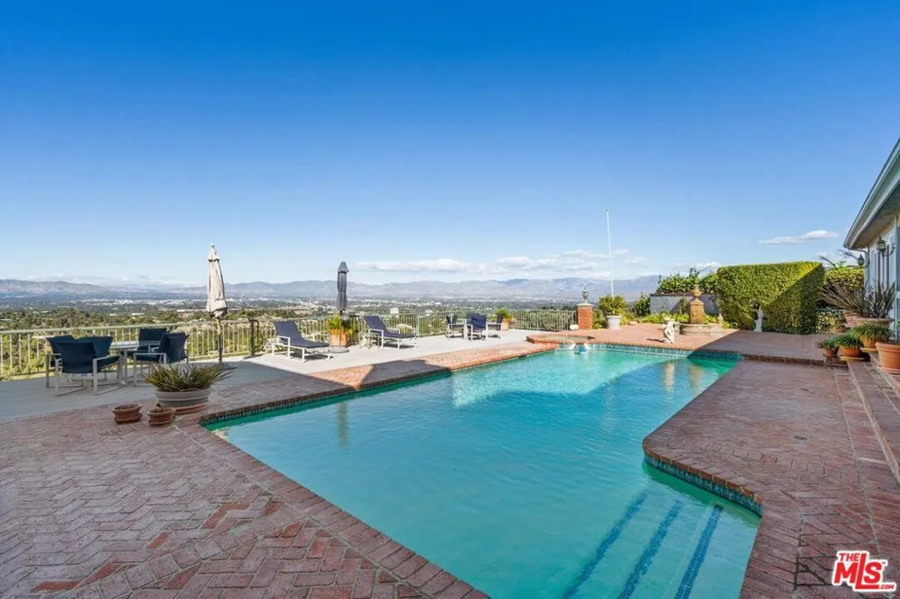 3324 Alana Drive Sherman Oaks, CA 91403