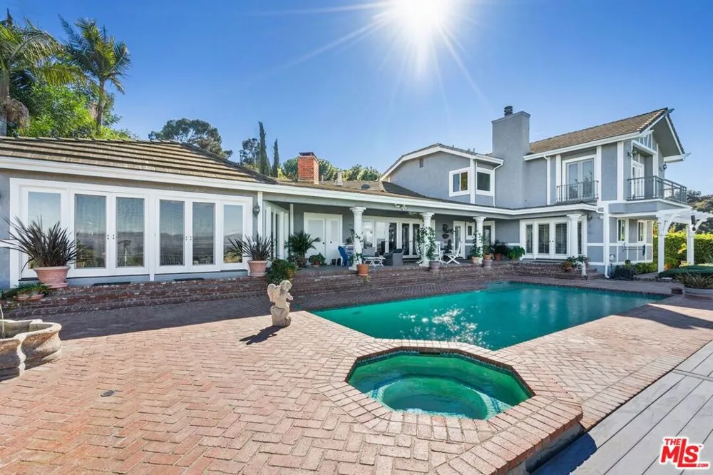 3324 Alana Drive Sherman Oaks, CA 91403