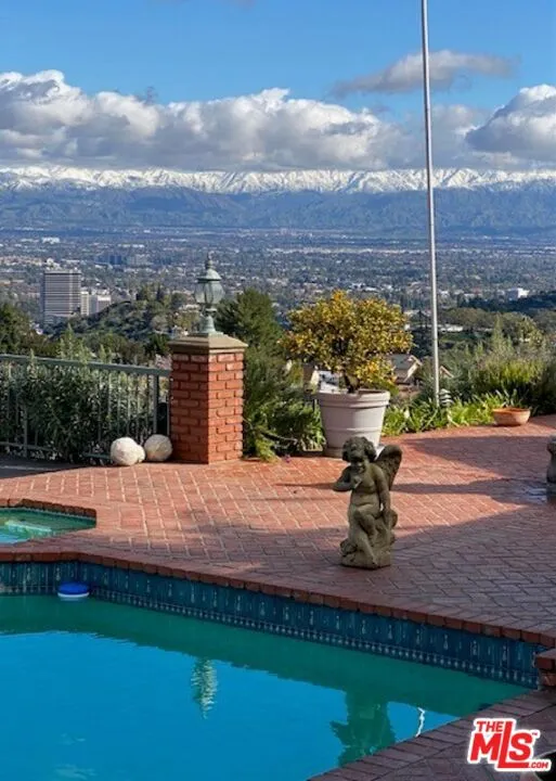 3324 Alana Drive Sherman Oaks, CA 91403