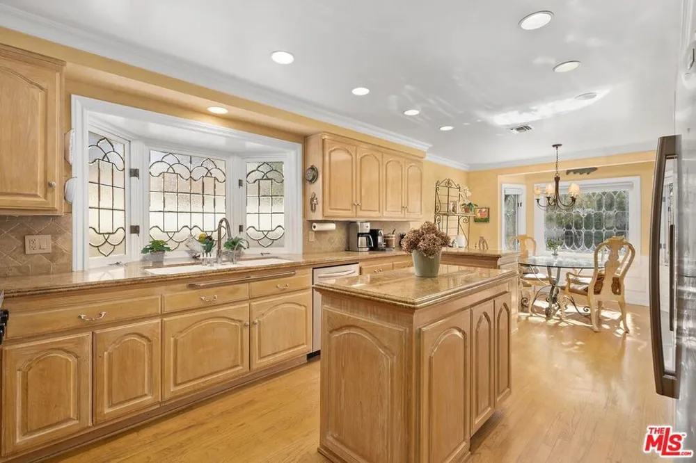 3324 Alana Drive Sherman Oaks, CA 91403