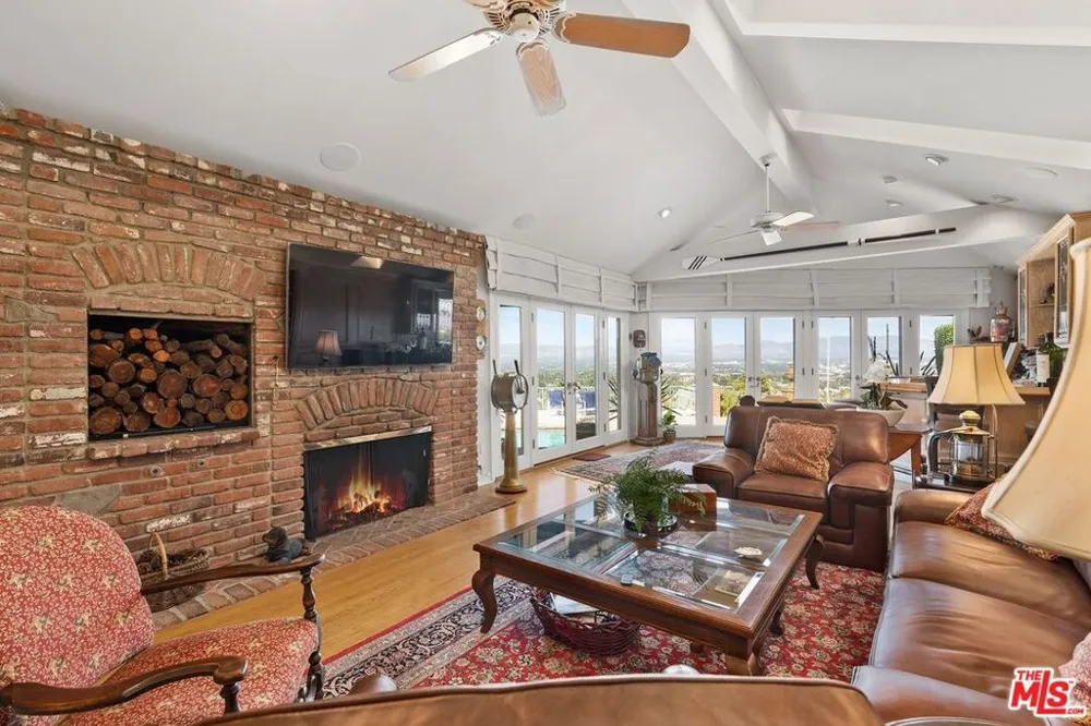 3324 Alana Drive Sherman Oaks, CA 91403