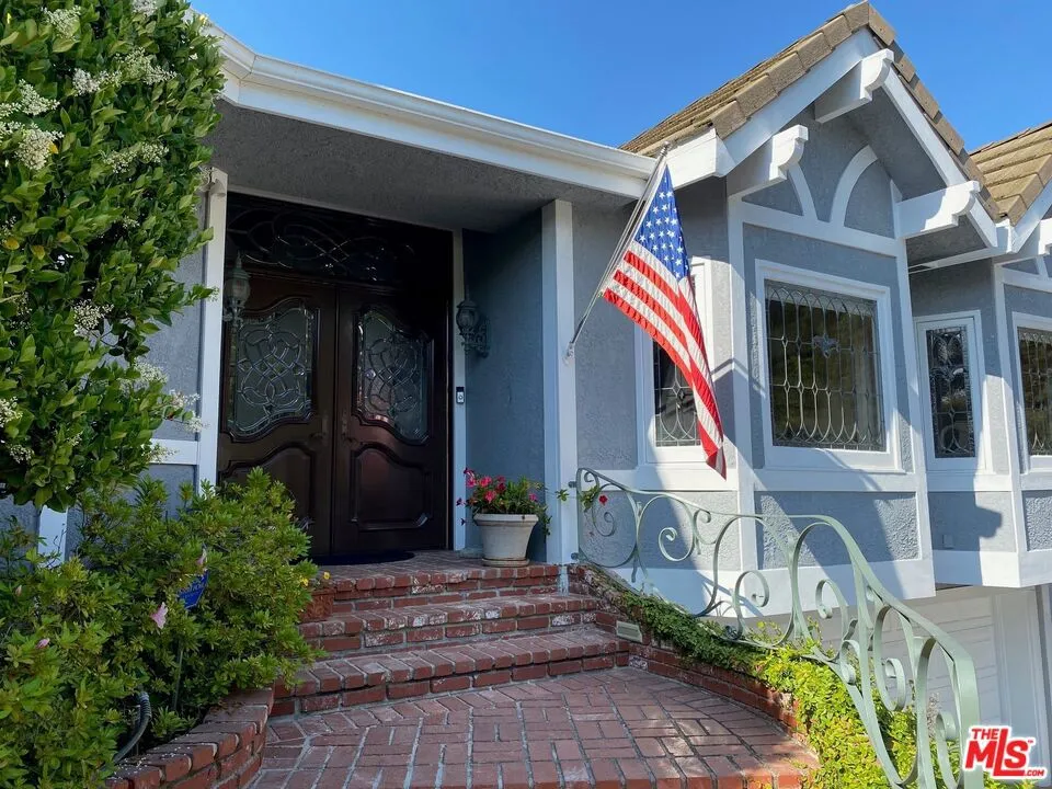 3324 Alana Drive Sherman Oaks, CA 91403