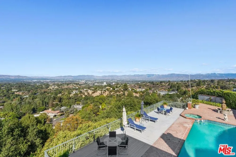 3324 Alana Drive Sherman Oaks, CA 91403