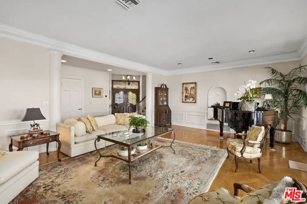 3324 Alana Drive Sherman Oaks, CA 91403