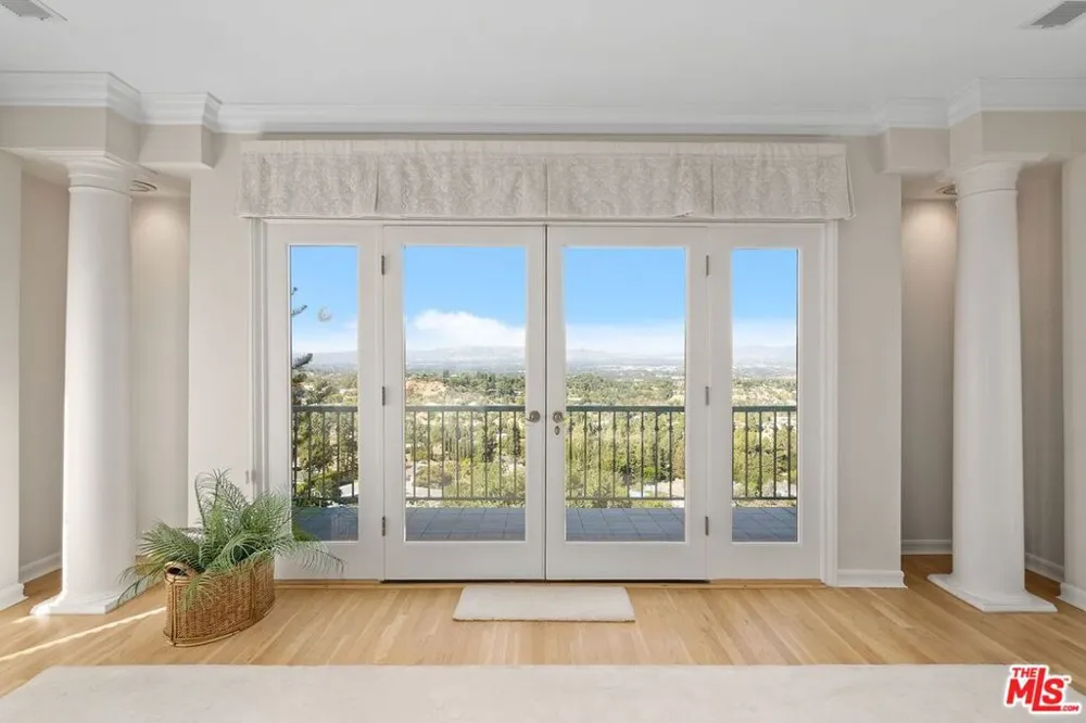 3324 Alana Drive Sherman Oaks, CA 91403