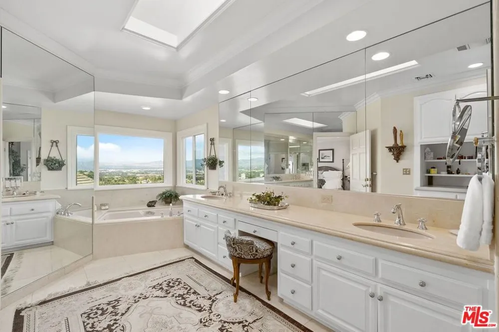 3324 Alana Drive Sherman Oaks, CA 91403
