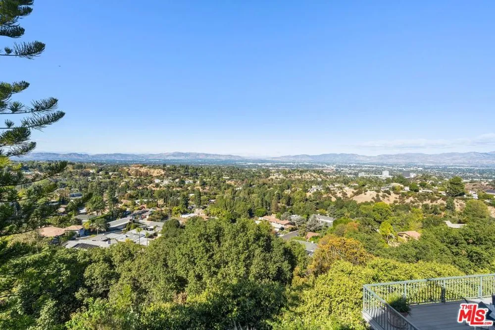 3324 Alana Drive Sherman Oaks, CA 91403