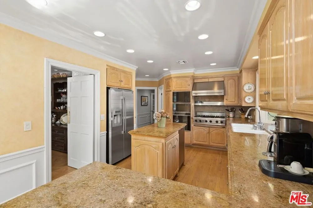 3324 Alana Drive Sherman Oaks, CA 91403