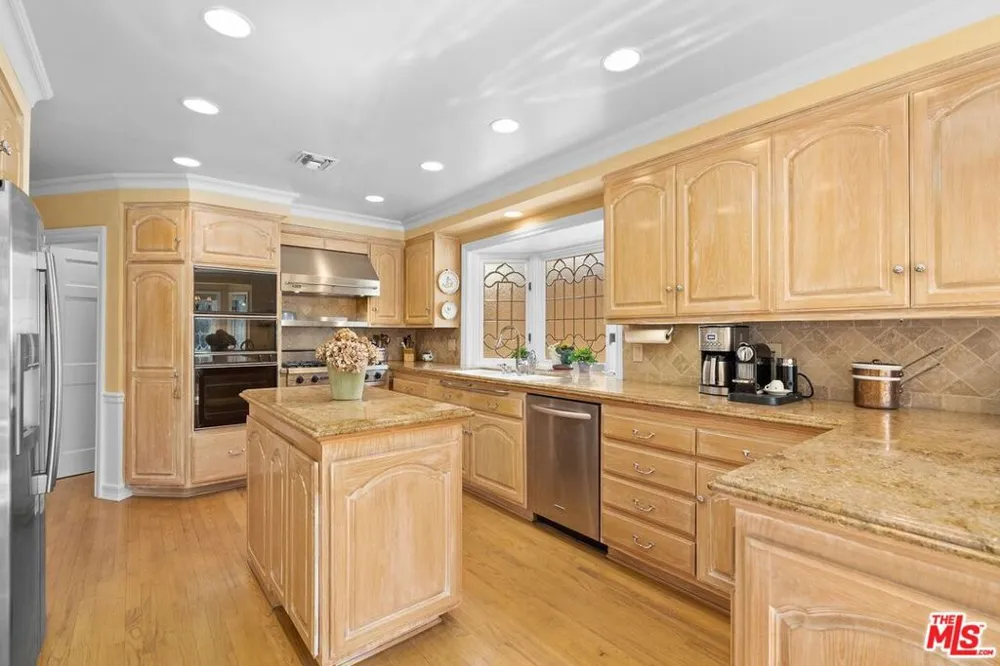 3324 Alana Drive Sherman Oaks, CA 91403